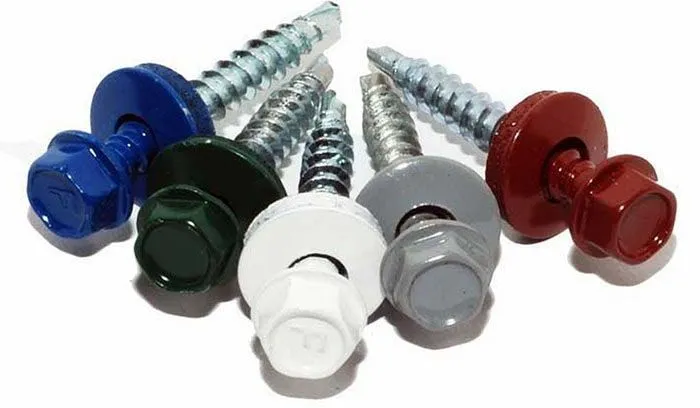 Кровельные саморезы выпускаются разного цвета и различной длины