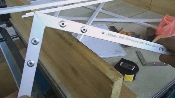 Рамка из кабель канала