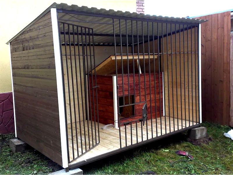 Закрытый вольер из подручных материалов