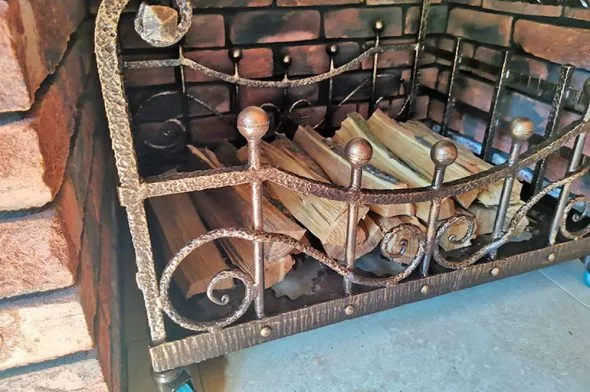 Кованая дровница