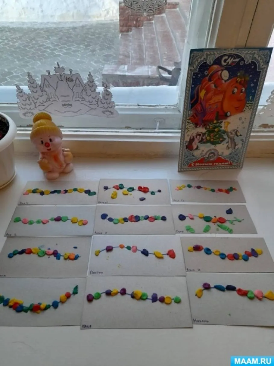 Конспект НОД по лепке «Новогодняя гирлянда» для детей первой младшей группы