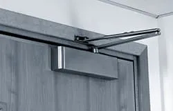 Установка доводчика в Москве недорого