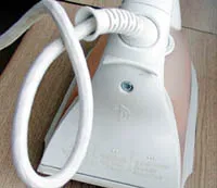 Крепление задней крышки утюга Бош