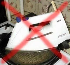 Неправильная чистка утюга от накипи