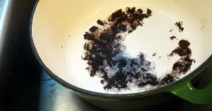 Как отмыть пригоревшую катрюлю Как отмыть пригоревшую кастрюлю