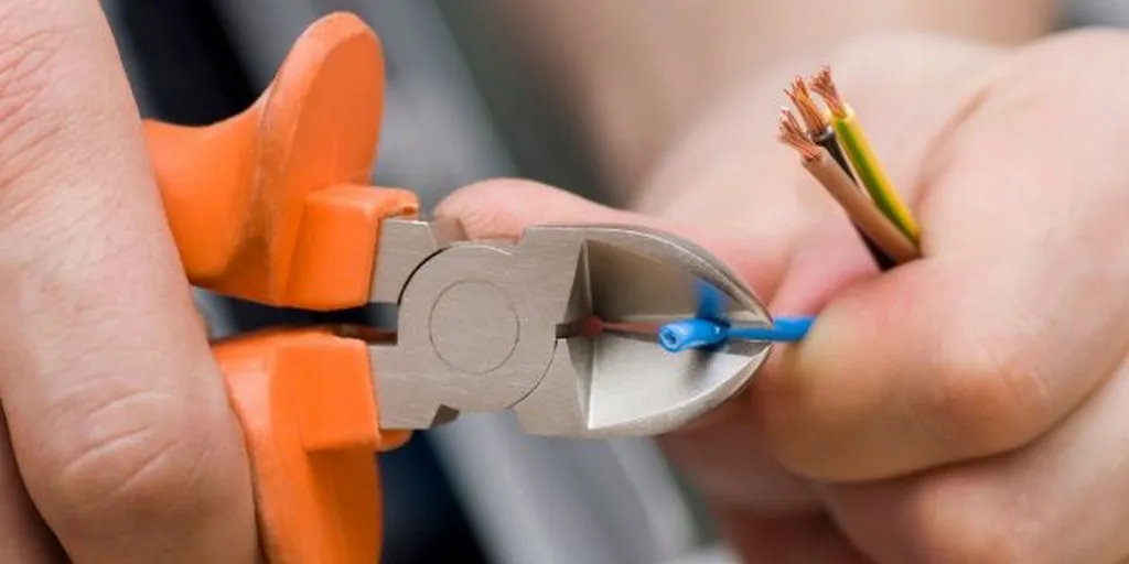 Как снять изоляцию с проводов