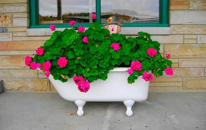 клумба из ванны